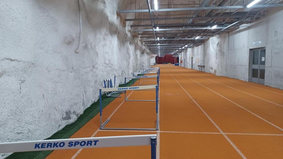 Hakunilan kalliosuojan yleisurheilutila