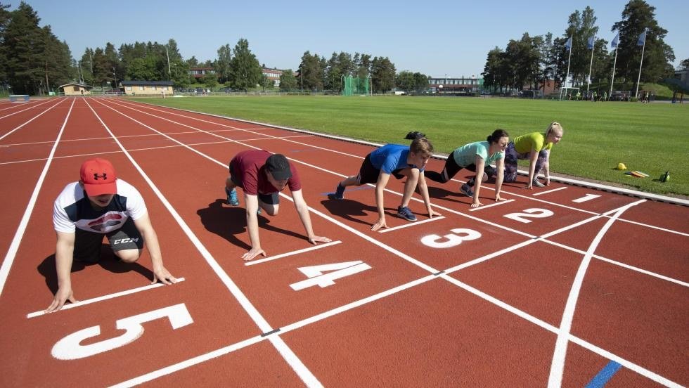 Hiekkaharjun liikuntapuiston yleisurheilukenttä