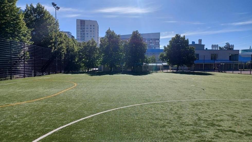 Kilterin koulun tekonurmi (40x30)