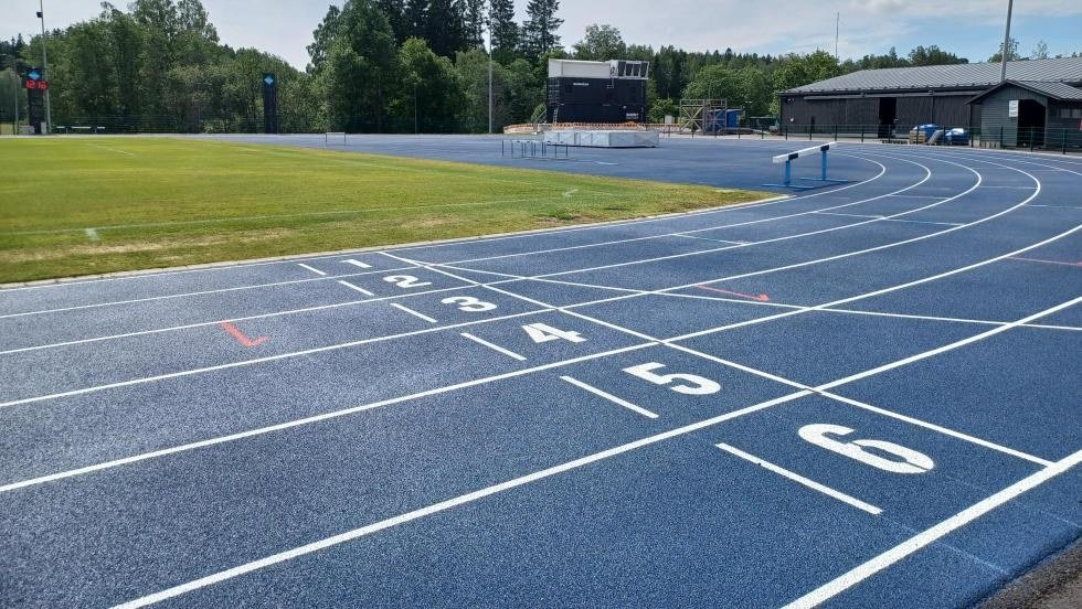 Hakunilan urheilupuiston yleisurheilukenttä