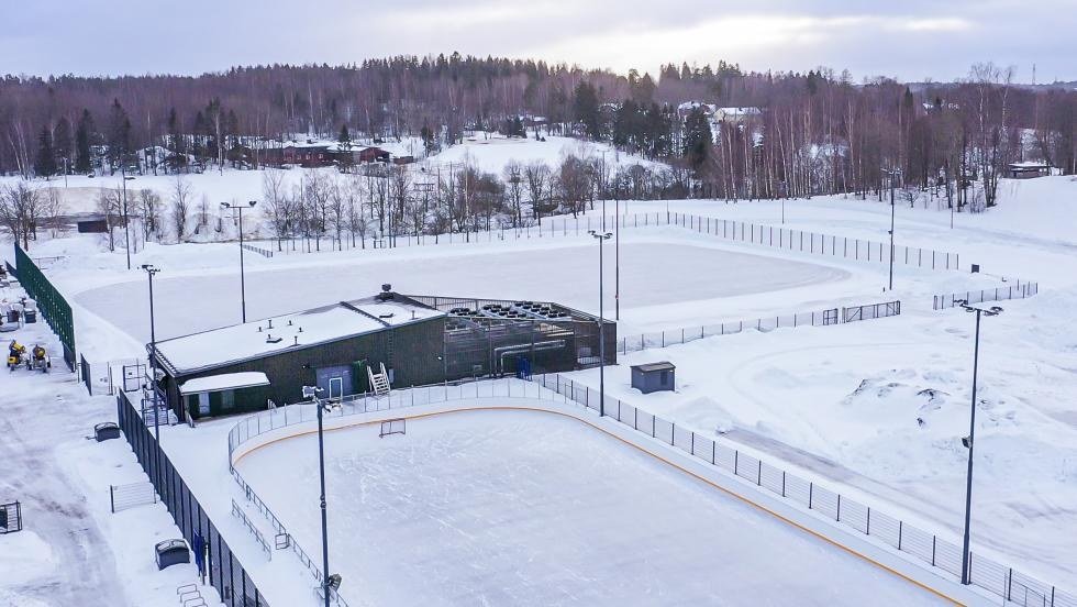 Hakunilan urheilupuiston tekojääkenttä