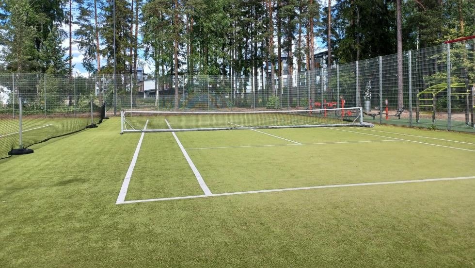Rajakylän liikuntapuiston tenniskenttä