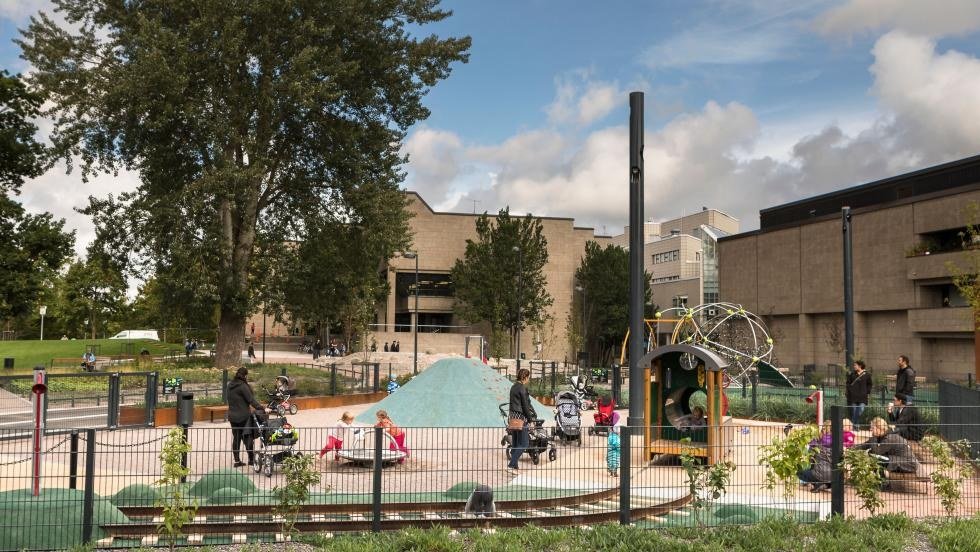 Leikkipaikka Kirjastopuisto