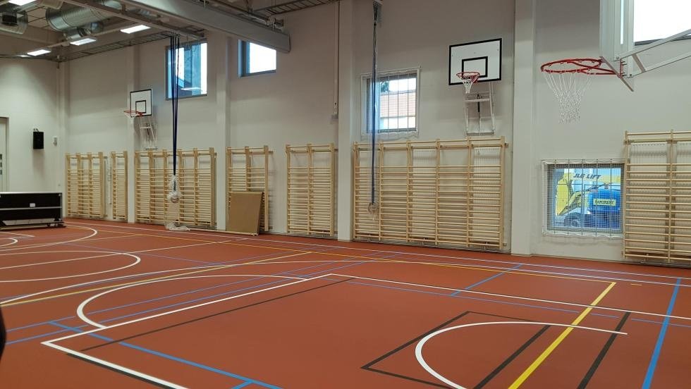 Rajatorpan koulun liikuntasali