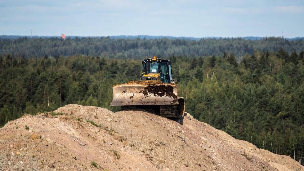 Petikonhuipun täyttömäki