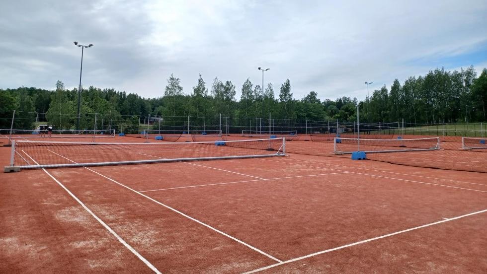 Hakunilan urheilupuiston tenniskenttä 4