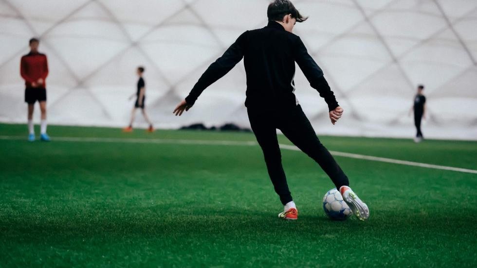 Tikkurilan urheilupuiston tekonurmikentän ylipainehalli